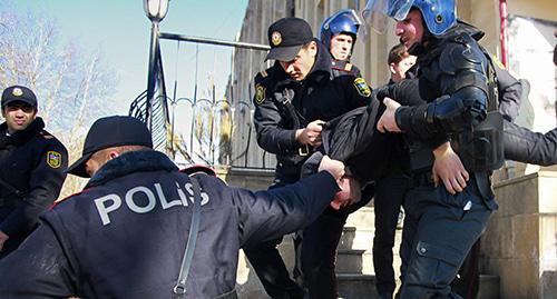 The police detains an activist. Photo: REUTERS/Aziz Karimov