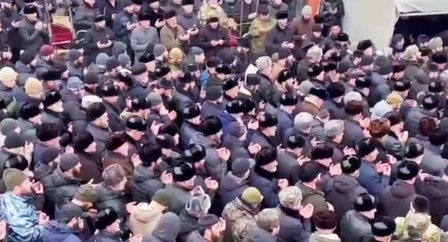 A collective prayer. Screenshot of the video posted on the Telegram channel "ChP Grozny" on January 17, 2024 https://t.me/chpgrozny_95/7769