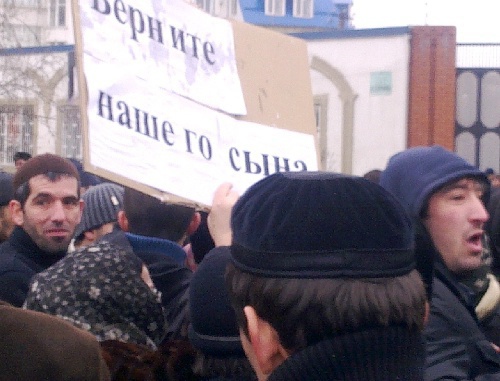 On March 23, 2011, in the city of Nazran, Republic of Ingushetia, at least 100 persons, mainly relatives of Ilez Gorchkhanov, a resident of the village of Plievo, kidnapped on March 21, blocked circular crossing of Bazorkin and Oskanov Streets in protest against kidnappings. Photo by the Human Rights Centre "Memorial", www.memo.ru