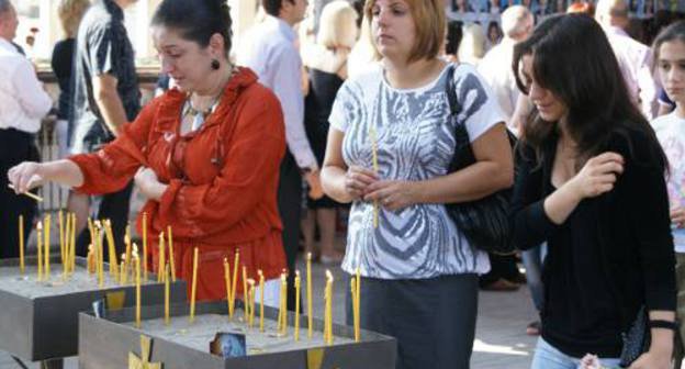 Residents of North Ossetia commemorate the victims of the terror act in Beslan School No. 1, September 1, 2011. Photo by Vladimir Ivanov