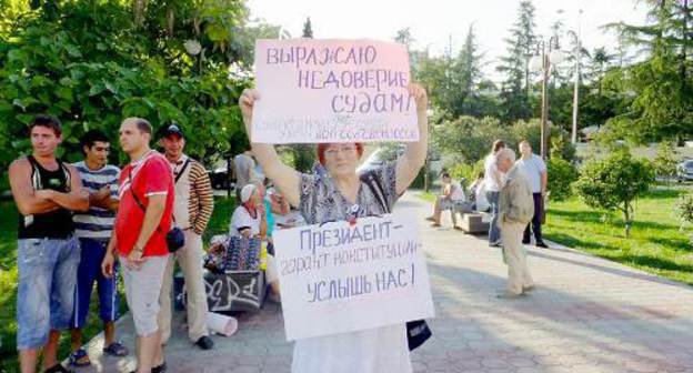 Woman-participant of the rally of Sochi residents who have suffered from "Olympic resettlement", Sochi, Krasnodar Territory, September 11, 2011. Photo by the "Caucasian Knot"