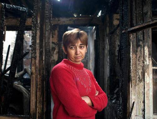 Siranush Sakunts, a resident of the burnt-down house in Koryun Street, amidst ashes. Yerevan, November 26, 2010. Photo: Nazik Armenakyan, Armenianow.com