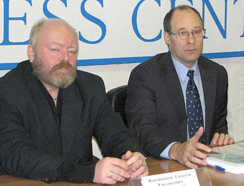 Doctor of Philosophy and Candidate of Psychology Alexei Nagovitsyn and Victor Zhenkov, advocate of Alexander Kalistratov, the head of the Altai Branch of Jehovah's Witnesses, at the press conference in the Independent Press Center in Moscow, November 7, 2011. Courtesy of the http://hro.org