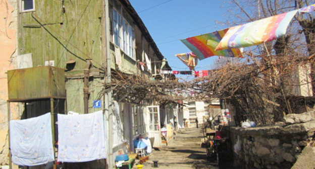 Nagorno-Karabakh, Stepanakert: a shabby house in Azatamartikneri Street, March 20, 2012. Photo by Alvard Grigoryan for the "Caucasian Knot"