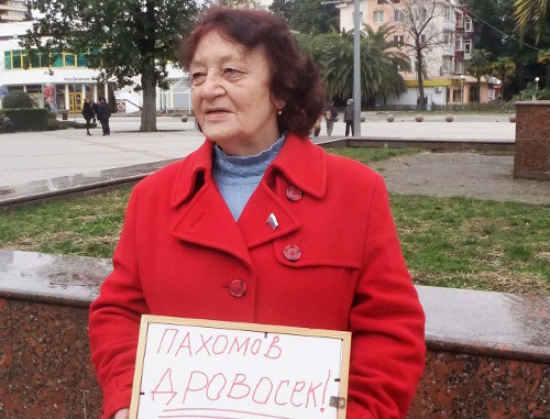 Sochi, March 23, 2012: a solo picket held by Lyudmila Shestak, a City Assembly Deputy from the Communist Party of the Russian Federation (CPRF) in front of the Mayoralty. Photo by Svetlana Kravchenko for the "Caucasian Knot"

 