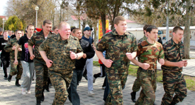 Participants of the "Russian jogging" in Anapa, April 8, 2012. Photo by Andrei Koshik for the "Caucasian Knot"