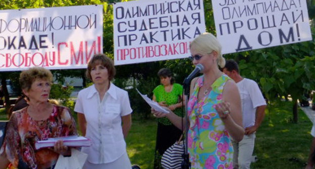 Sochi residents at a rally against violations at alienation of property during Olympic resettlement, August 28, 2011; posters reading: "Olympic judicial practice is illegal!" and "Hello, Olympiad, bye, the house!" Photo by Svetlana Kravchenko for the "Caucasian Knot"