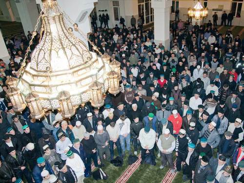 Holiday mavlid in Juma Mosque in Makhachkala, February 2010. Photo: http://www.islamdag.ru