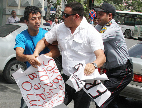 Policemen detain a participant of an oppositional action, Baku, May 14, 2012. Photo by IA "Turan"