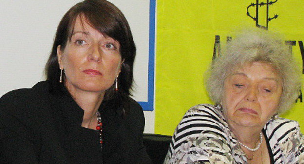 Friederike Behr (left), expert of the Amnesty International for Russia, at a press conference in Moscow on May 24, 2012. Photo by Natalia Krainova for the "Caucasian Knot"