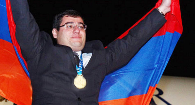 International Chess Grandmaster Sergey Movsisyan, a member of the men's national team of Armenia, during the solemn meeting at the Zvartnots Airport, Yerevan, September 10, 2012