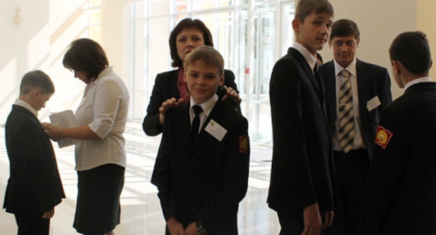 Pupils of the Presidential Cadet Academy awaiting for Vladimir Putin's visit; Krasnodar, September 12, 2012. Photo by Nikita Serebryannikov for the "Caucasian Knot"