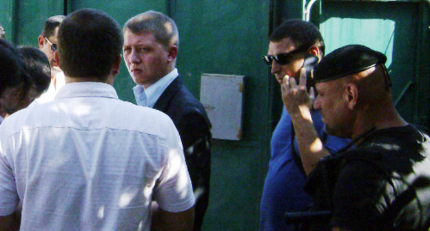 Court marshals and Mayoralty officials visiting the Mzokov family; Sochi, 17 Jan Fabricius Street; September 18, 2012. Photo by Svetlana Mzokova