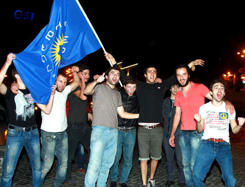 Supporters of the "Georgian Dream" in Tbilisi streets in the evening of the voting day at parliamentary elections in Georgia; October 2, 2012. Photo by Aziz Karimov for the "Caucasian Knot"