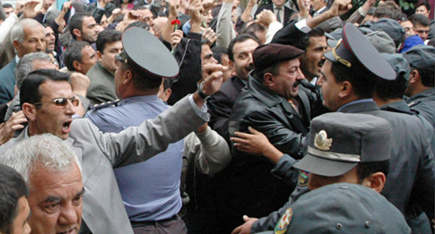 Dispersal of opposition's non-sanctioned pre-election protest action in "Sakhil" Park in central Baku; October 9, 2005. Courtesy of the "Trend.az"