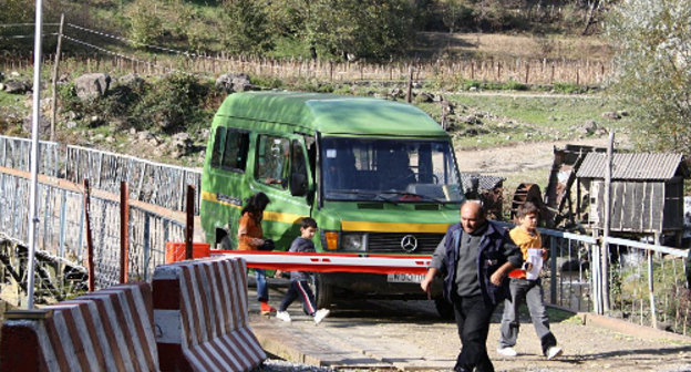 Section of Georgian-Ossetian border near the checkpoint of Karzman. Map: http://osradio.ru