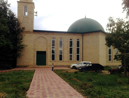 The mosque of Novokayakent, Kayakent district, Dagestan. Photo from http://vk.com/nkayakent