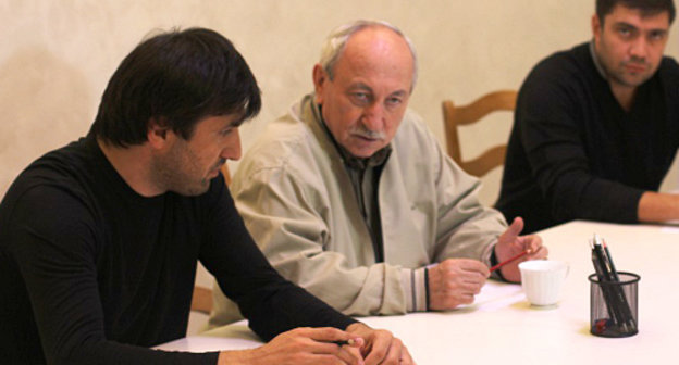 Press conference at the newspaper "Chernovik", Makhachkala, October 12, 2012. Photo by Makhach Akhmedov for the "Caucasian Knot"