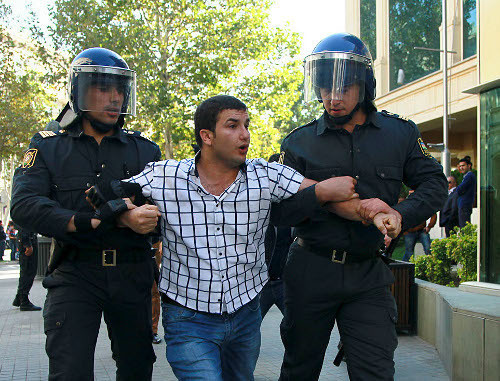 Azerbaijan, Baku, October 20, 2012, police detaining young protesters. Photo by Aziz Karimov for the "Caucasian Knot"