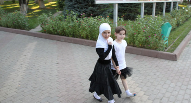 Young muslim girls. Photo by Akhmednabi Akhmednabiev for the "Caucasian Knot"