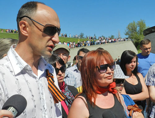 Large family parents Nikolai Shamaev and Elena Samoshina state delay of hunger strike; Volgograd, May 9, 2013. Photo by Tatiana Filimonova for the "Caucasian Knot"