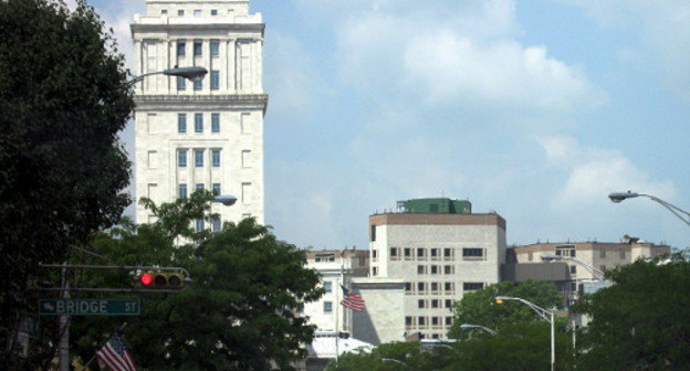 A view of the Union County Courthouse in Elizabeth, New Jersey. Photo by William Hartz, http://www.flickr.com/photos/whartz