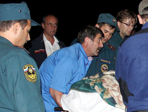 Victims of the terror act in Gamzatov Avenue are taken into the aircraft of the Ministry for Emergencies (MfE) for transporting to Moscow; Makhachkala, May 26, 2013. Courtesy of the press service of the Chief Department for the Republic of Dagestan of the MfE, 05.mchs.gov.ru