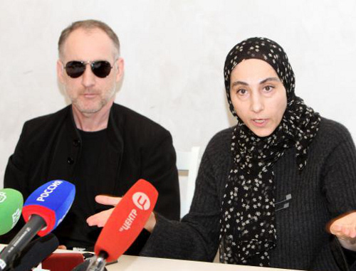 Anzor Tsarnaev and Zubeidat Tsarnaeva at a press conference in the office of the "Chernovik" newspaper; Makhachkala, April 25, 2013. Courtesy of the http://chernovik.net