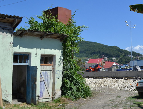 Utilities belonging to the residents of apartment block #5a in Akatsij Street which are to be demolished according to the judgement of the court. In the background we can see construction work of the federal highway M-27 Dzhubga-Sochi. Sochi, June 2, 2013. Photo by Svetlana Kravchenko for the "Caucasian Knot".