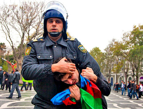 Police prevented opposition supporters from holding an uncoordinated rally. Baku, November 17, 2012. Photo by Aziz Karimov for the "Caucasian Knot".