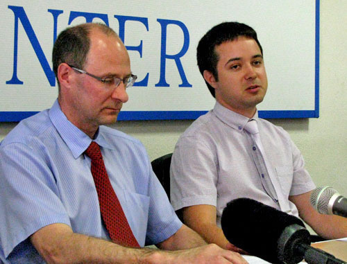 Victor Zhenkov (on the left) and Kirill Kravchenko at the press conference dedicated to the case of 16 Jehovah's Witnesses from Taganrog. Moscow, June 3, 2013. Photo by Natalya Kraynova for the "Caucasian Knot".