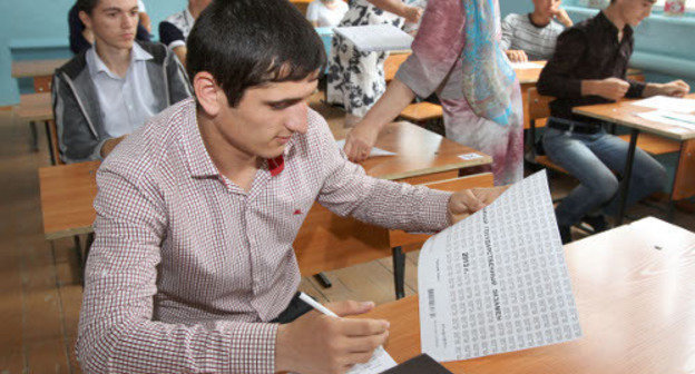 Residents of Makhachkala assert that members of Examination Boards at the Unified State Examination (USE) are deliberately understating pupils' points, fearing a negative reaction of the federal centre to high results of Dagestani schoolchildren.