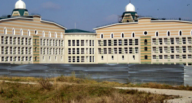 The construction of the Islamic Centre in Nalchik has been suspended since September 2012 for technical reasons; and the date of resumption of the work is unknown, Sharafutdin Chochaev, the Rector of the Islamic University named after Abu Hanifa, told the "Caucasian Knot" correspondent.