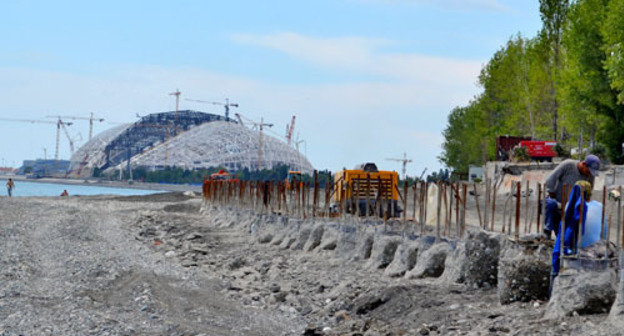 Works on bank protection of Imereti lowland are in process along the seashore. Sochi, June, 8, 2013. Photo by Svetlana Kravchenko for the “Caucasian Knot”