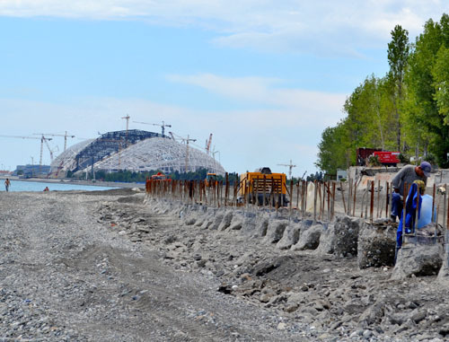 Works on bank protection of Imereti lowland are in process along the seashore. Sochi, June, 8, 2013. Photo by Svetlana Kravchenko for the “Caucasian Knot”