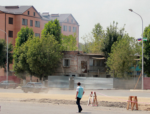 Nazran. Demolition old homes. 2012. http://rusing.livejournal.com/