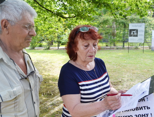 Lyudmila Shestak, the organizer of the picket and a Deputy of the Sochi City Council from the Communist Party of the Russian Federation, June 23, 2013. Photo by Svetlana Kravchenko for the ‘Caucasian Knot”.