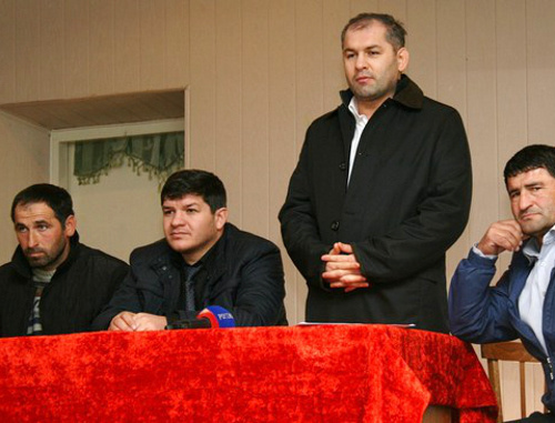 Magomed Magomedov (second from right) receiving citizens of Kharakhin district, Dagestan, Khunzakh region, November 2012. Photo: riadagestan.ru