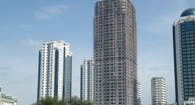 Complex "Grozny City". Central is Phoenix Tower (former Olympus Tower). Grozny, Chechnya, June 11, 2013. Photo by the "Caucasian Knot".