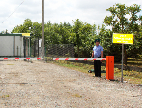 Checkpoint at Abkhazia and South Ossetia border in Nabakia village, May 15, 2013. Photo by Angela Kuchuberia for the “Caucasian Knot”. 