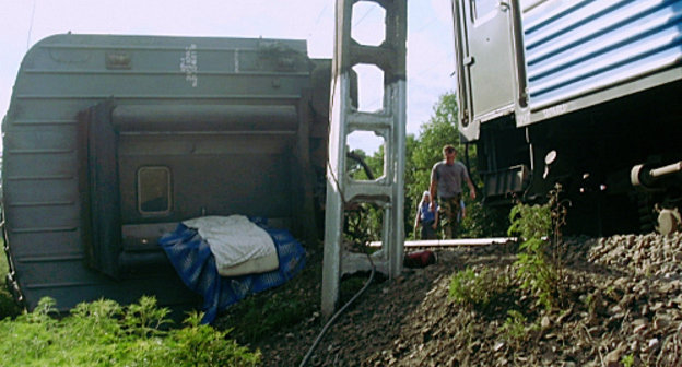 Train "Novosibirsk-Adler" crash. Krasnodar Territory, Krylovsky region, July 7, 2013. Photo by the press-cutting service of EMERCOM of Russia, http://www.mchs.gov.ru/