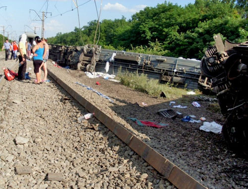 On the spot of the passenger train "Novosibirsk-Adler" crash. Krasnodar region, July 7, 2013. Photo: http://www.mchs.gov.ru/