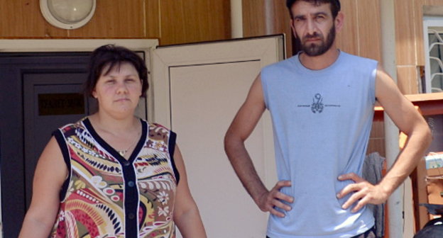 Husband and wife Mardiros and Lyudmila Demerchyan near the police station "Blinovo". Sochi, Adler, June 27, 2013. Photo by Svetlana Kravchenko for the "Caucasian Knot"