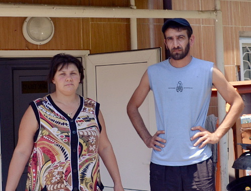 Husband and wife Mardiros and Lyudmila Demerchyan near the police station "Blinovo". Sochi, Adler, June 27, 2013. Photo by Svetlana Kravchenko for the "Caucasian Knot"