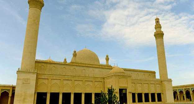 Juma Mosque since VIII c. in Shemakh, Azerbaijan. Photo: Urek Meniashvili, http://ru.wikipedia.org/