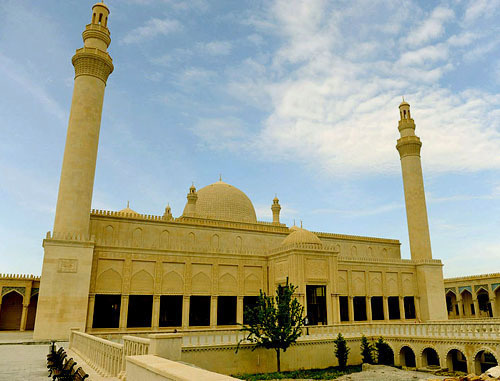 Juma Mosque since VIII c. in Shemakh, Azerbaijan. Photo: Urek Meniashvili, http://ru.wikipedia.org/