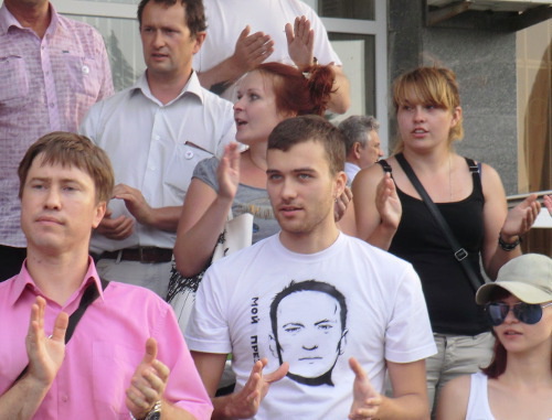 Silent flash mob in support of Alexei Navalny in Krasnodar, July 18, 2013. Photo by Natalia Dorokhina for the ‘Caucasian Knot’.