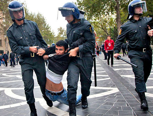 Police breaking up an opposition rally in Baku, July 17, 2013. Photo by Aziz Karimov for the “Caucasian Knot”. 