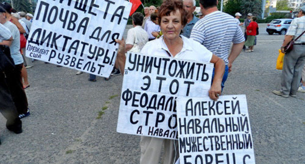 Participant of a rally demanding the dismissal of the government. Volgograd, July 27, 2013. Photo by Tatiana Filimonova for the “Caucasian Knot”. 