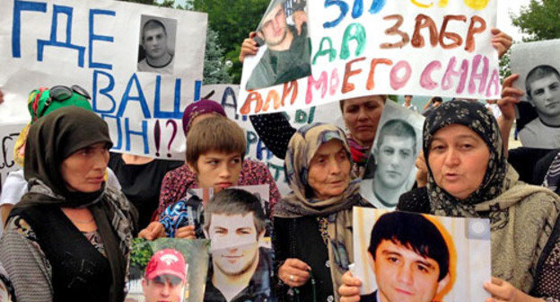 Rally against tyranny of secret services. Makhachkala, July 28, 2013. Photo by Makhach Akhmedov for the "Caucasian Knot"